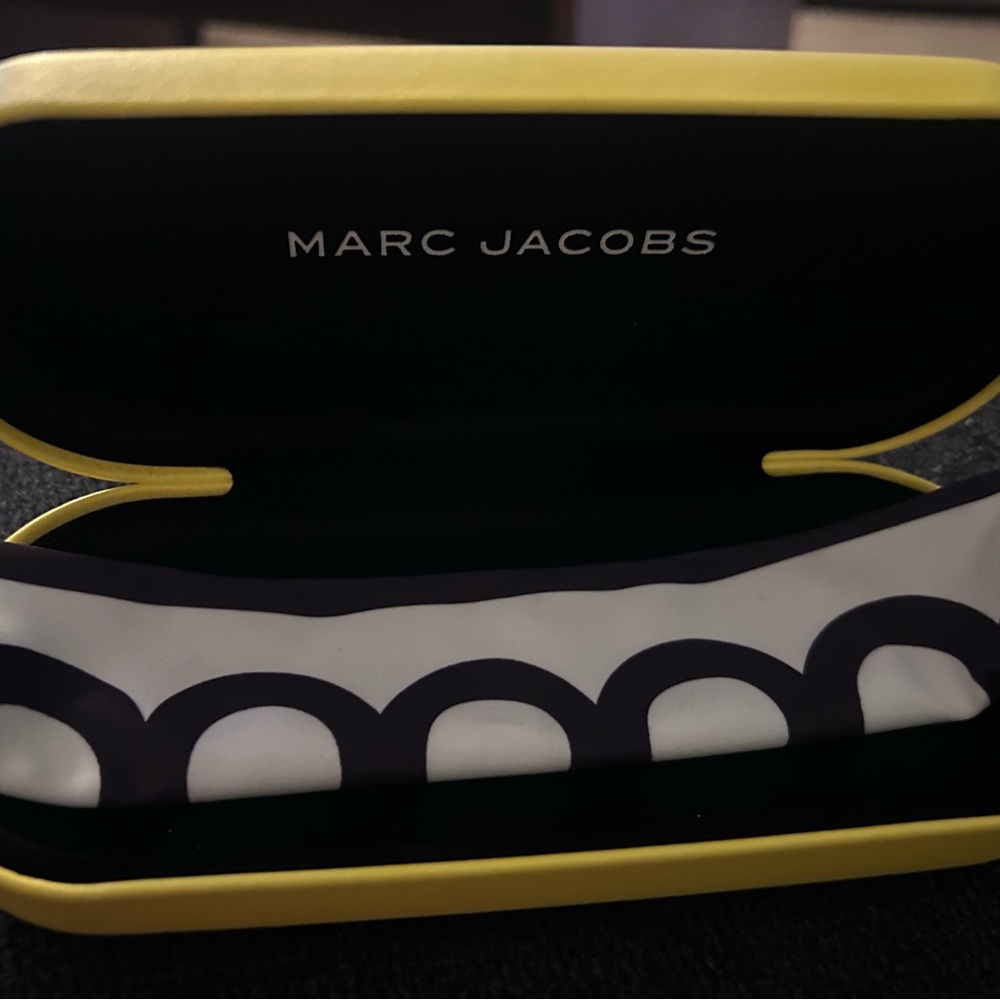 Marc Jacobs Tan Accessory Case - Picture 6 of 6
